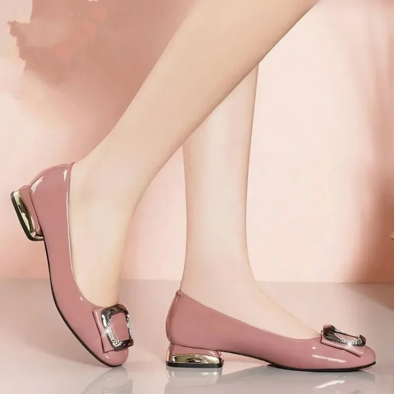 

Туфли женские на толстом каблуке, лаковая кожа, небольшие, удобные, небольшие, подходят ко всему, 2020