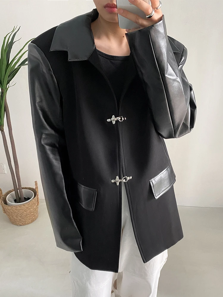 

SuperAen Dark Deconstructed Splicing PU Leather Blazer Design Metal Buckle Loose Suit Women's Jacket Coat