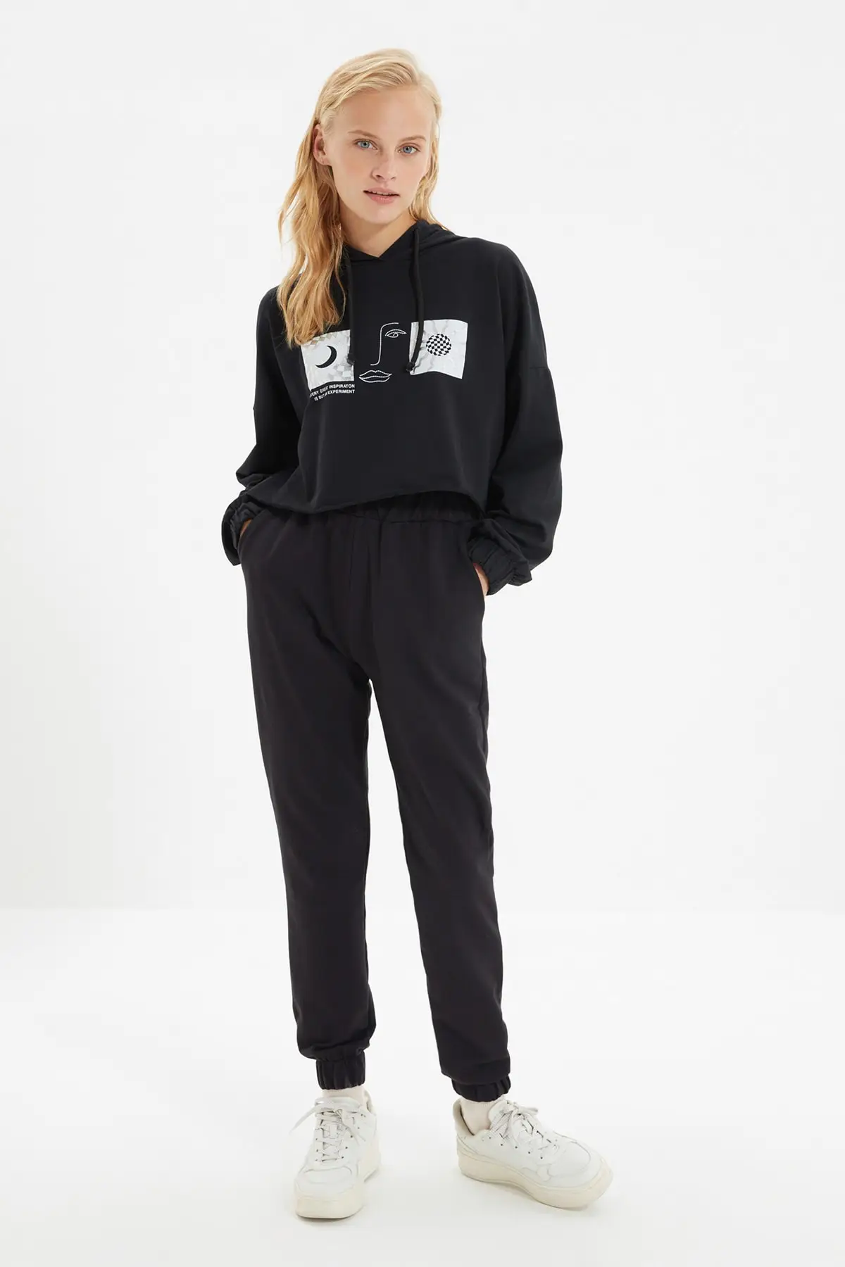 

Trendyol Knitted Sweatshirt TWOAW22SW1245
