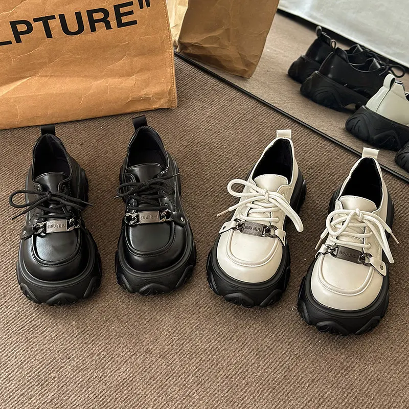 

Женские туфли-оксфорды с металлической цепочкой, на платформе