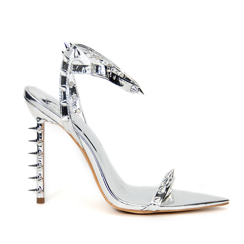 Женские босоножки с заклепками на высоком тонком каблуке и ремешком щиколотке