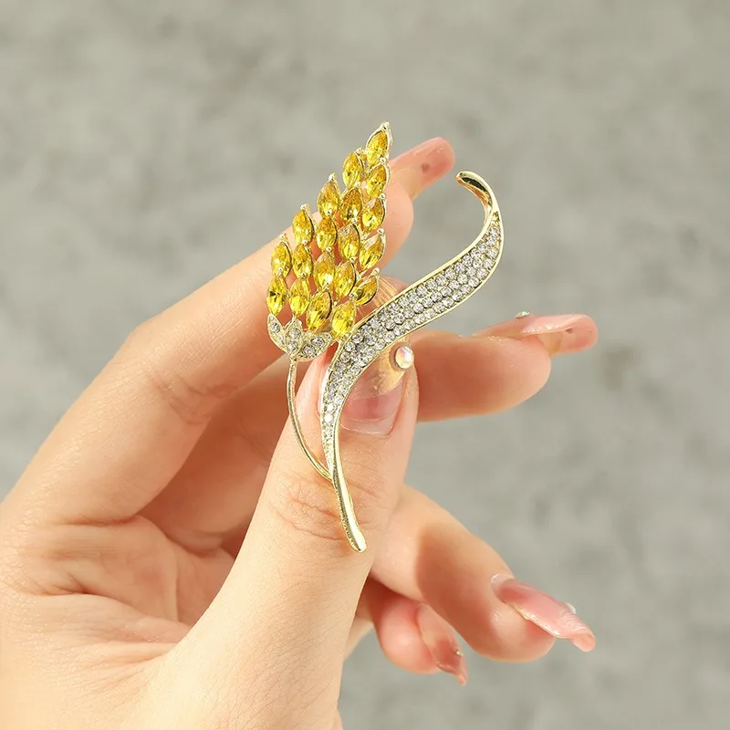 

2023 Korean Style Golden Wheat Ear Brooch Pearl High End Elegant Brooch Fragrant Style Versatile Suit Brooch Brooches for Women