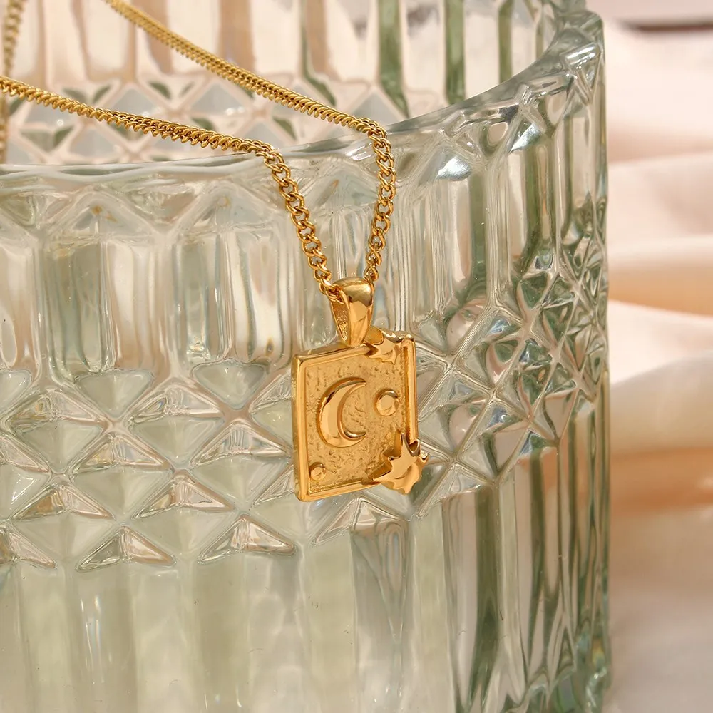 

2022 star and moon square pendant gold necklace desinger jewelry 18k gold plated tarot moon neck chains free shipping items