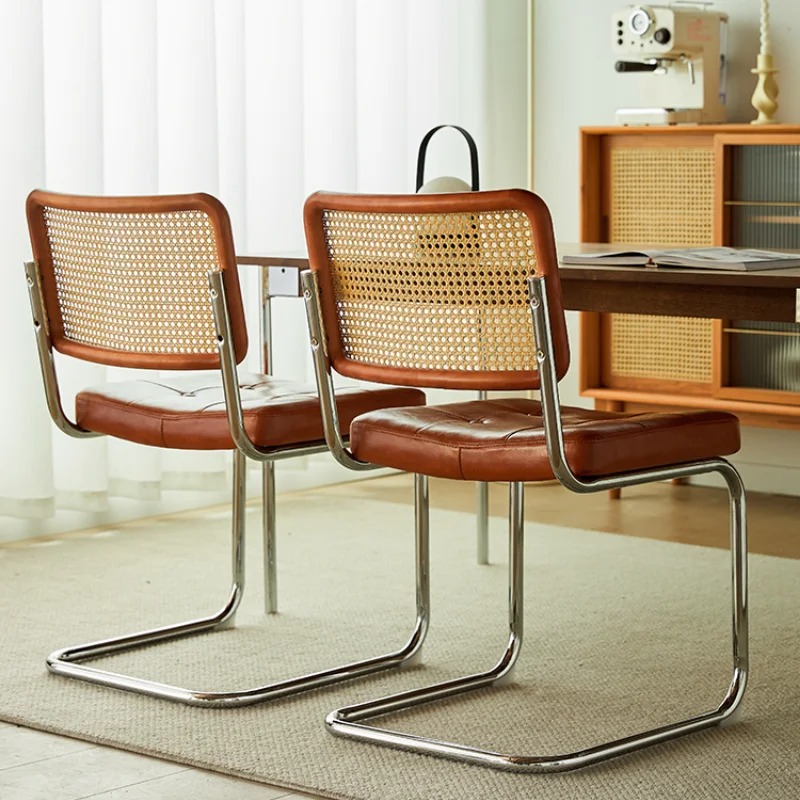 Деревянный обеденный стул