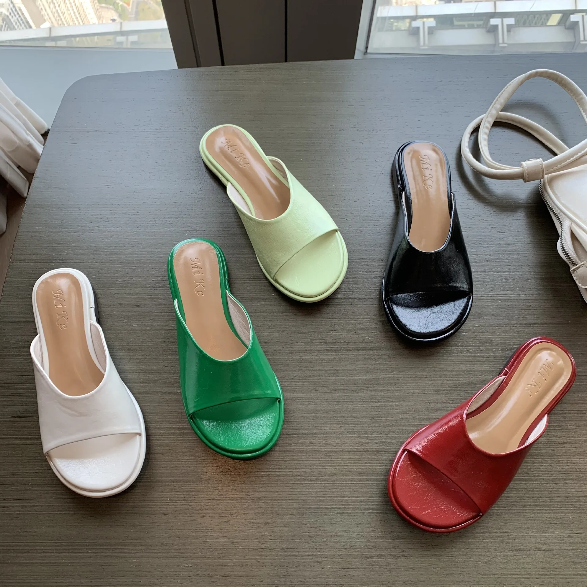 

Shoes Rubber Slippers Low Slipers Women Platform Slides Summer Flat Massage 2022 PU Hoof Heels Patent Leather Basic Fabric Rome