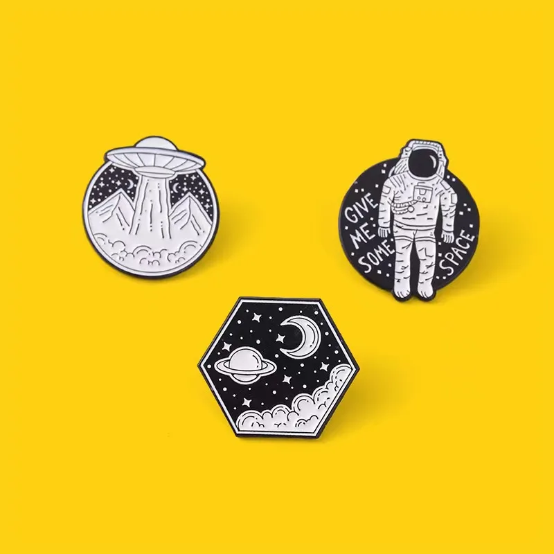 

Astronaut Pin Moon Milky Way Ocean Drifting Wishing Bottle Brooch Backpack Badges Black and White Painting Cartoon Jewelry Gift