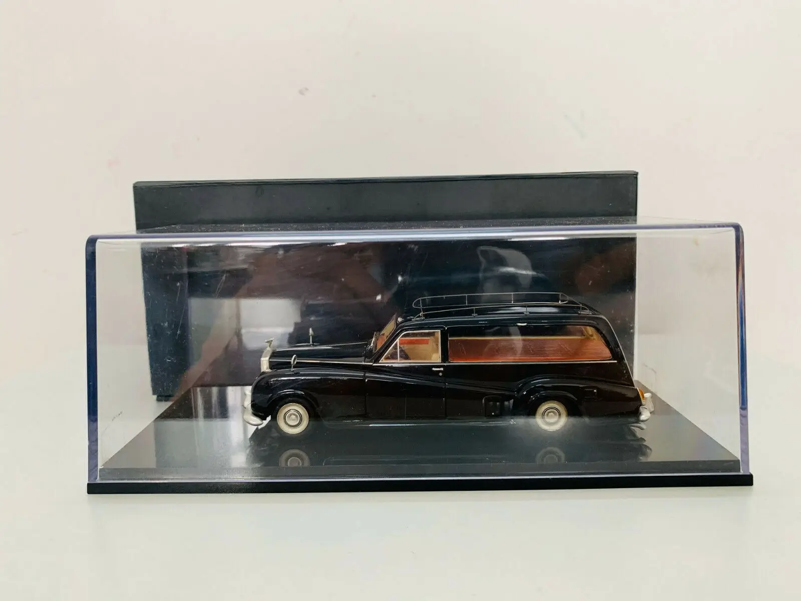 

1963 Bestattungswagen 1/43 Scale Resin Model Car 19pcs
