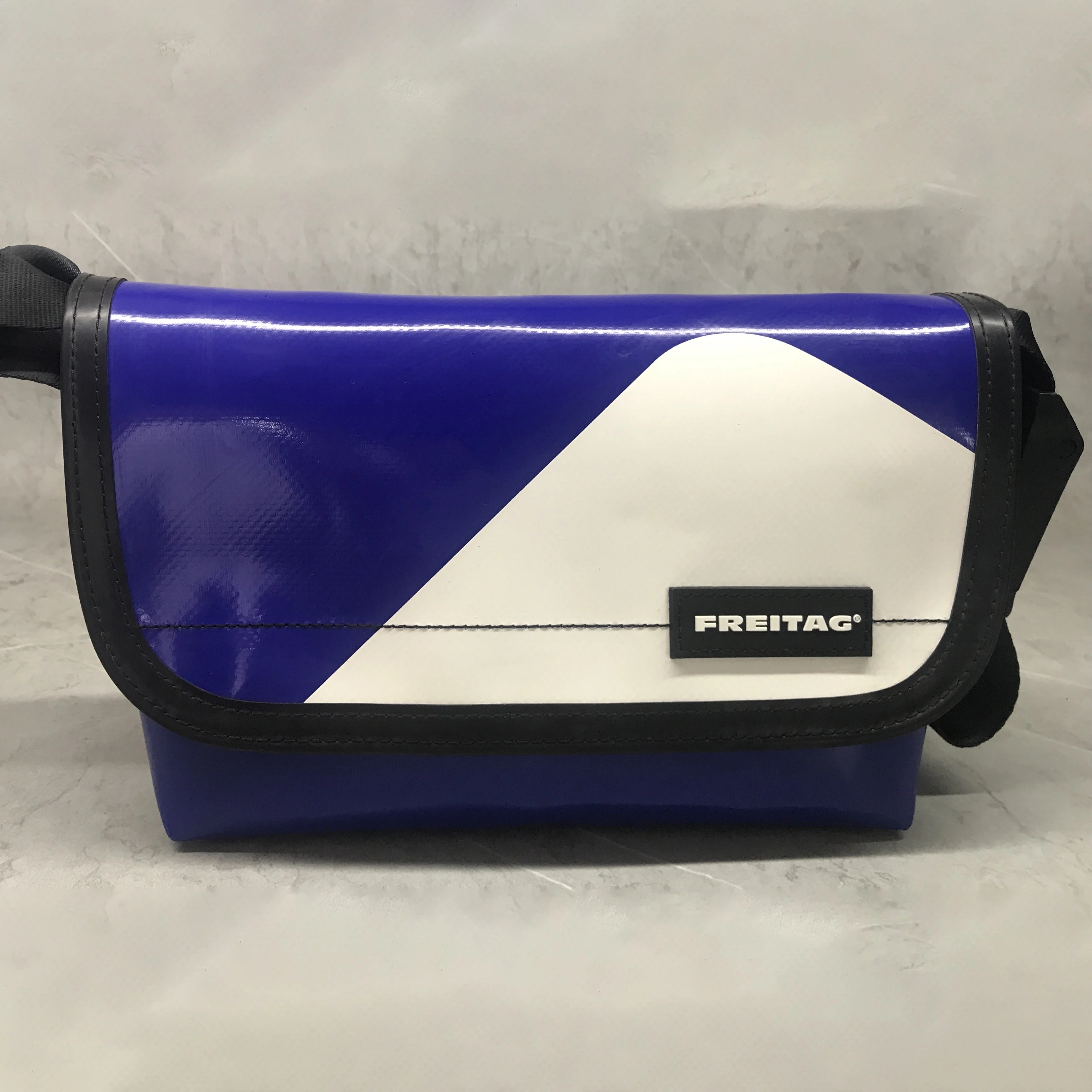 FREITAG Swiss Environmental Trend Pouch Leisure Fashion Men's And Women's One-Shoulder Outdoor Sports Bag Waterproof Tarpaulin M