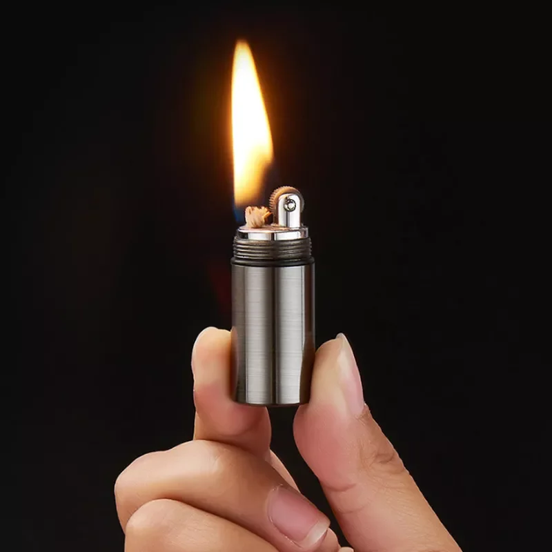 

NEW2023 Isqueiro Vintage Stainless Steel Lighter Criativos Antique Mini Kerosene Lighters Capsule Fluid Oil Bronze Lavero Encend