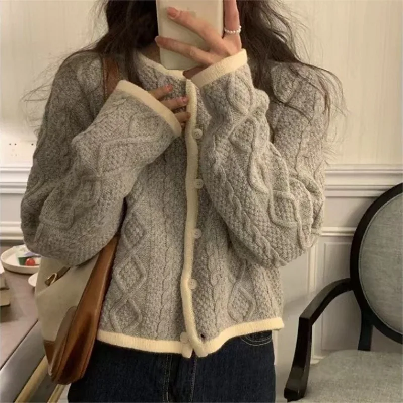 

New small fragrance short Fried Dough Twists knitting cardigan women's color contrast edge sweater women's coat