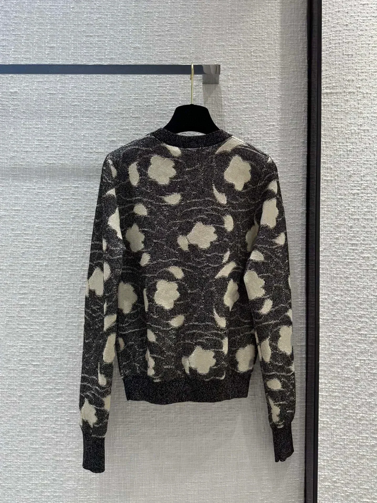 Новинка Осень-зима 2024 свитер с длинными рукавами золотистого цвета цвет камелии