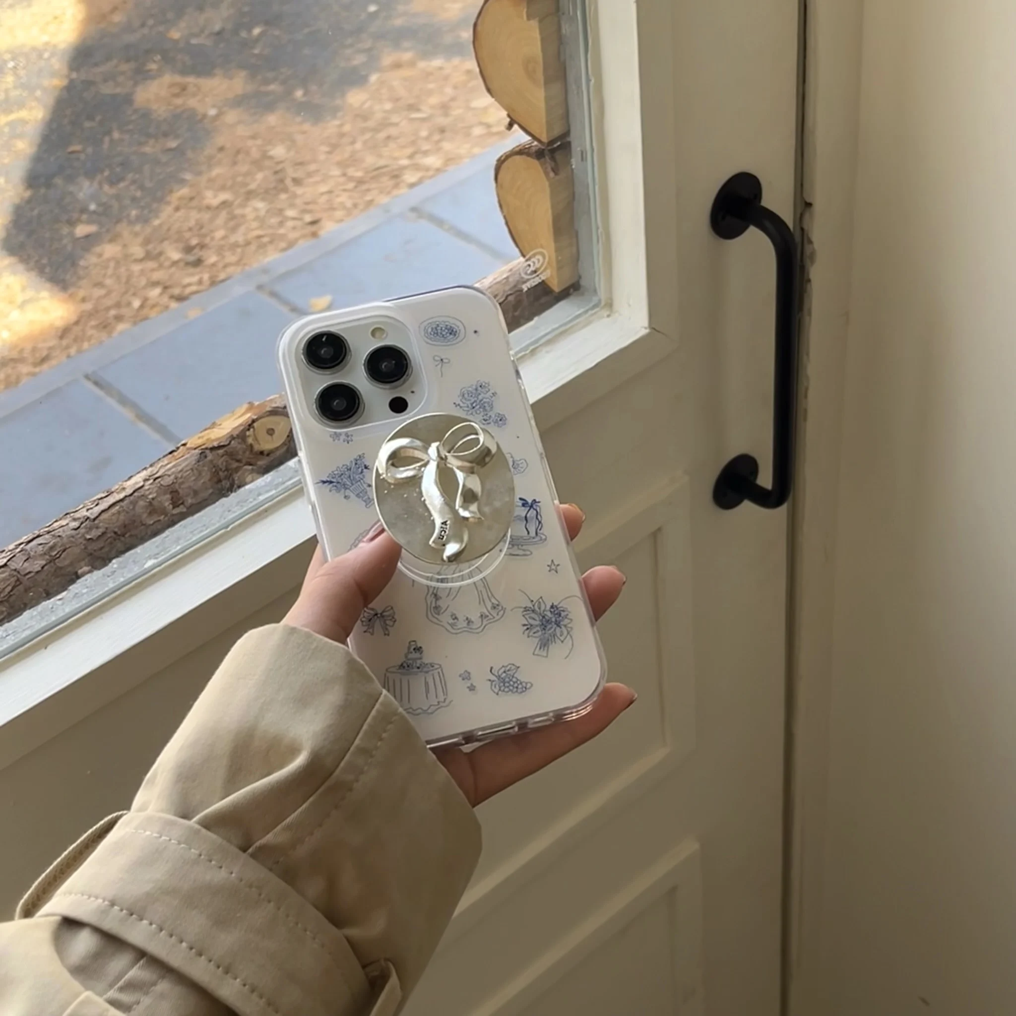 Vintage INS Chandelier &amp Gown Pattern Bowknot Stand Dual-layer Phone Case for iPhone 16 15 14 13 Pro Max Back Cover Capa