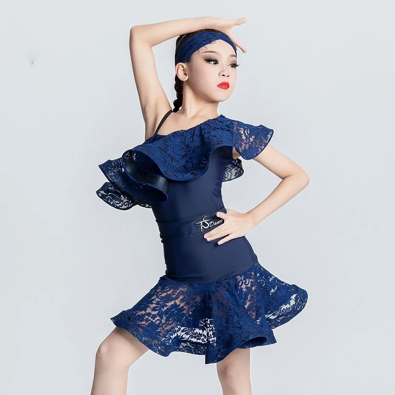 Летнее платье с косыми плечами и оборками в латинском стиле синее розовое