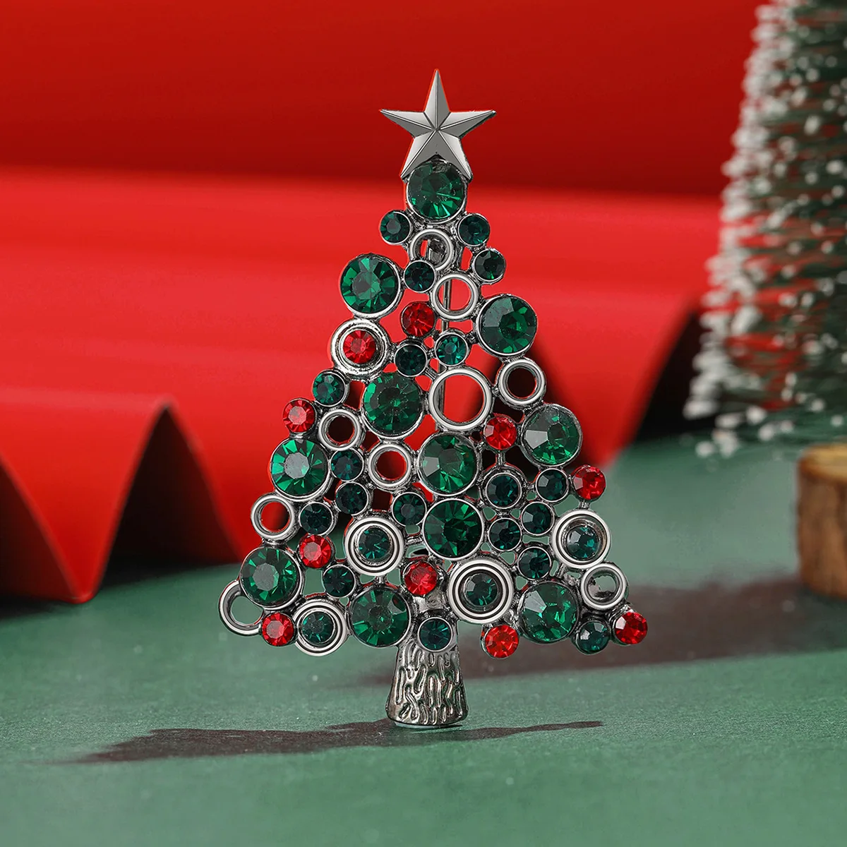 

Shining Christmas Tree Brooches For Women Unisex Rhinestone New Year Plants Party Brooch Pins Gifts