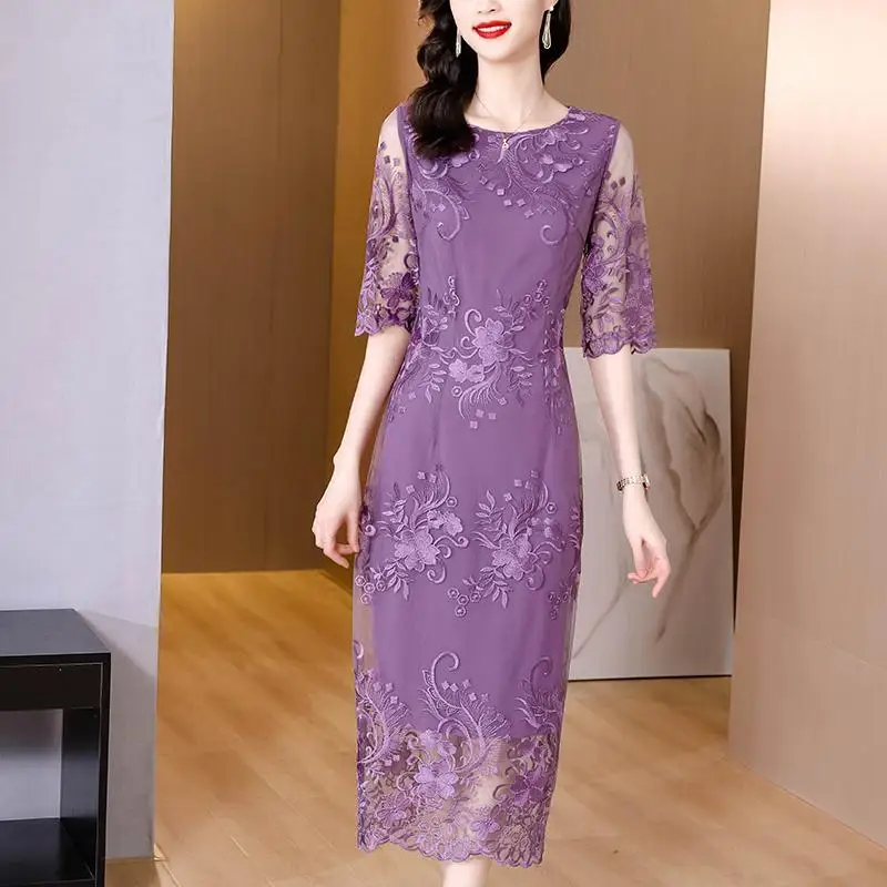 2023 Summer New Women's Wear Waist Waist Slim Temperament High end Brand Mom Lace Dress Mid length