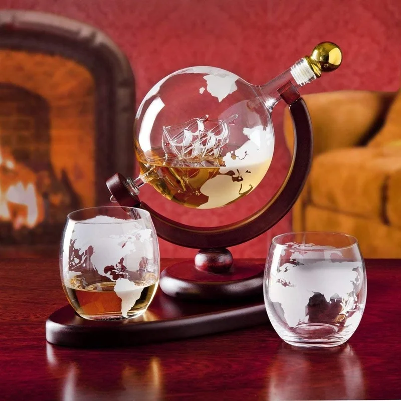 

Whiskey Decanter Globe Set with 2 Etched Whiskey Glasses - for Liquor Scotch Bourbon Vodka, Gifts For Men - 850ml