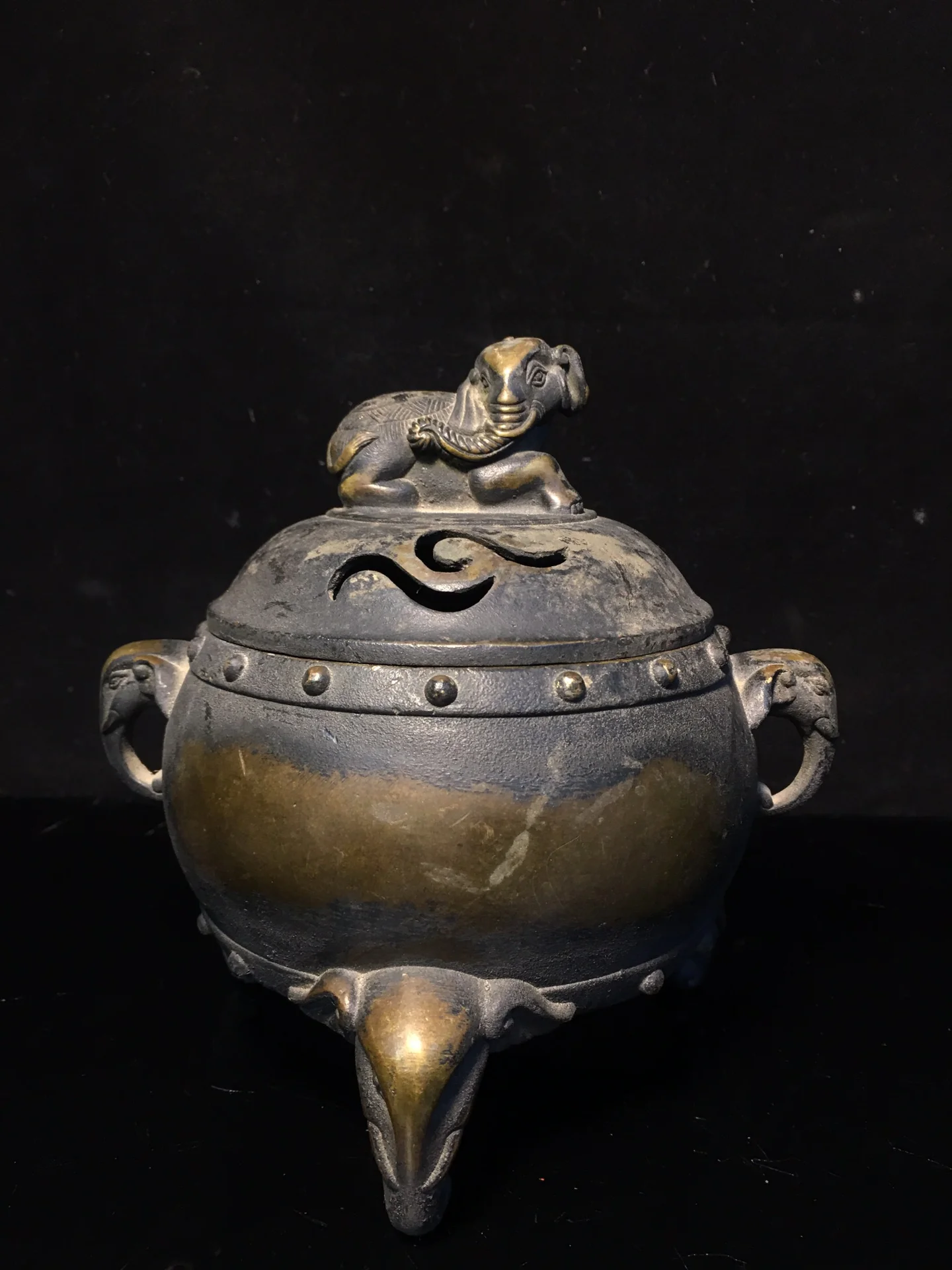 

7" Tibetan Temple Collection Old Bronze Cinnabar mud gold Elephant Peaceful Elephant elephant head incense burner Town house