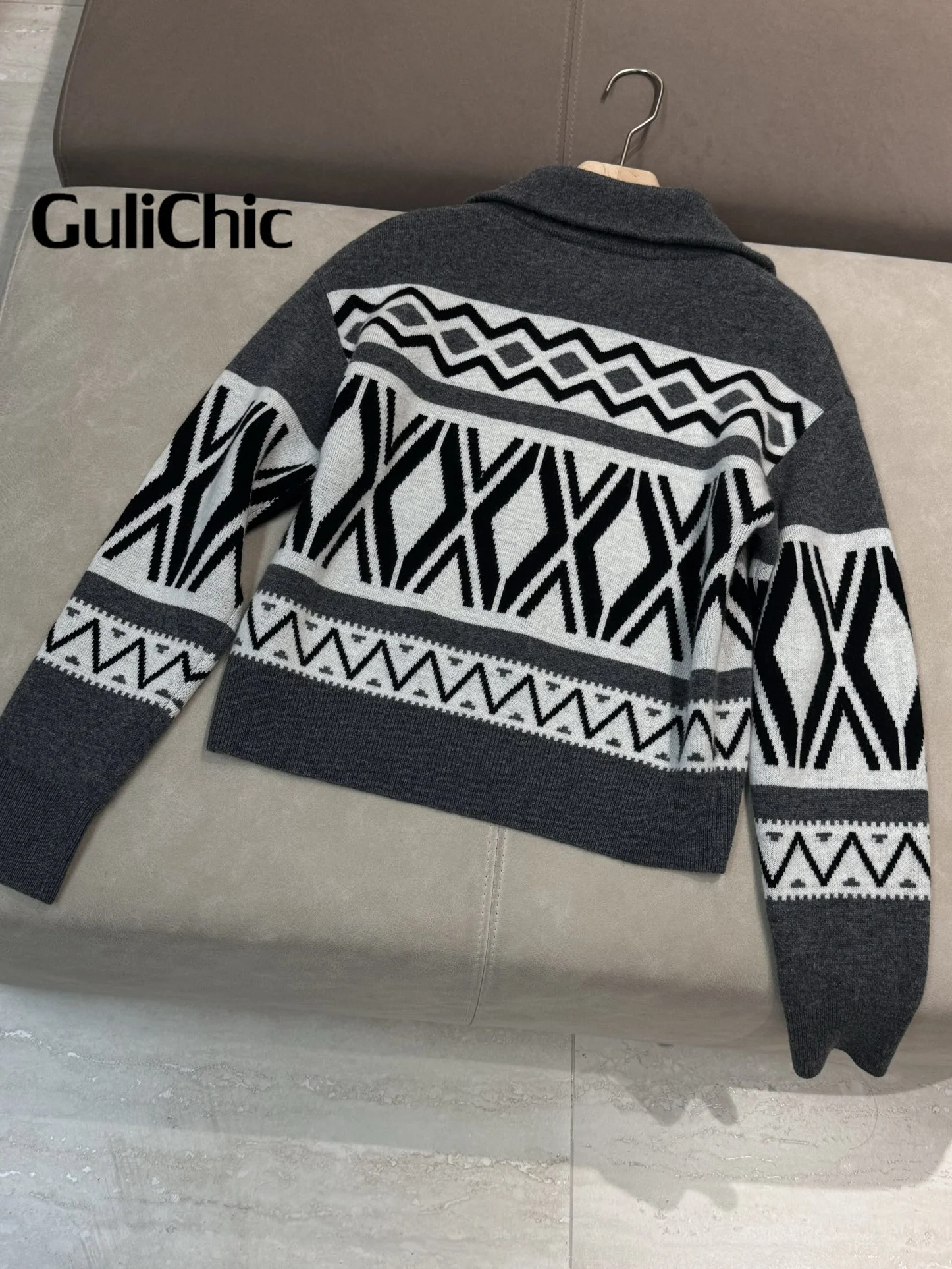 11 16 GuliChic высокое качество 2024 водолазка с геометрическим узором половина молнии