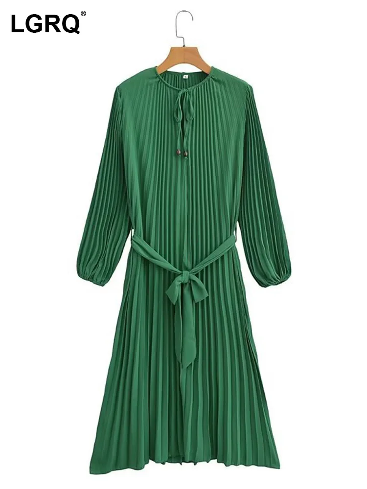 

Женское плиссированное платье с длинным рукавом, круглым вырезом и поясом