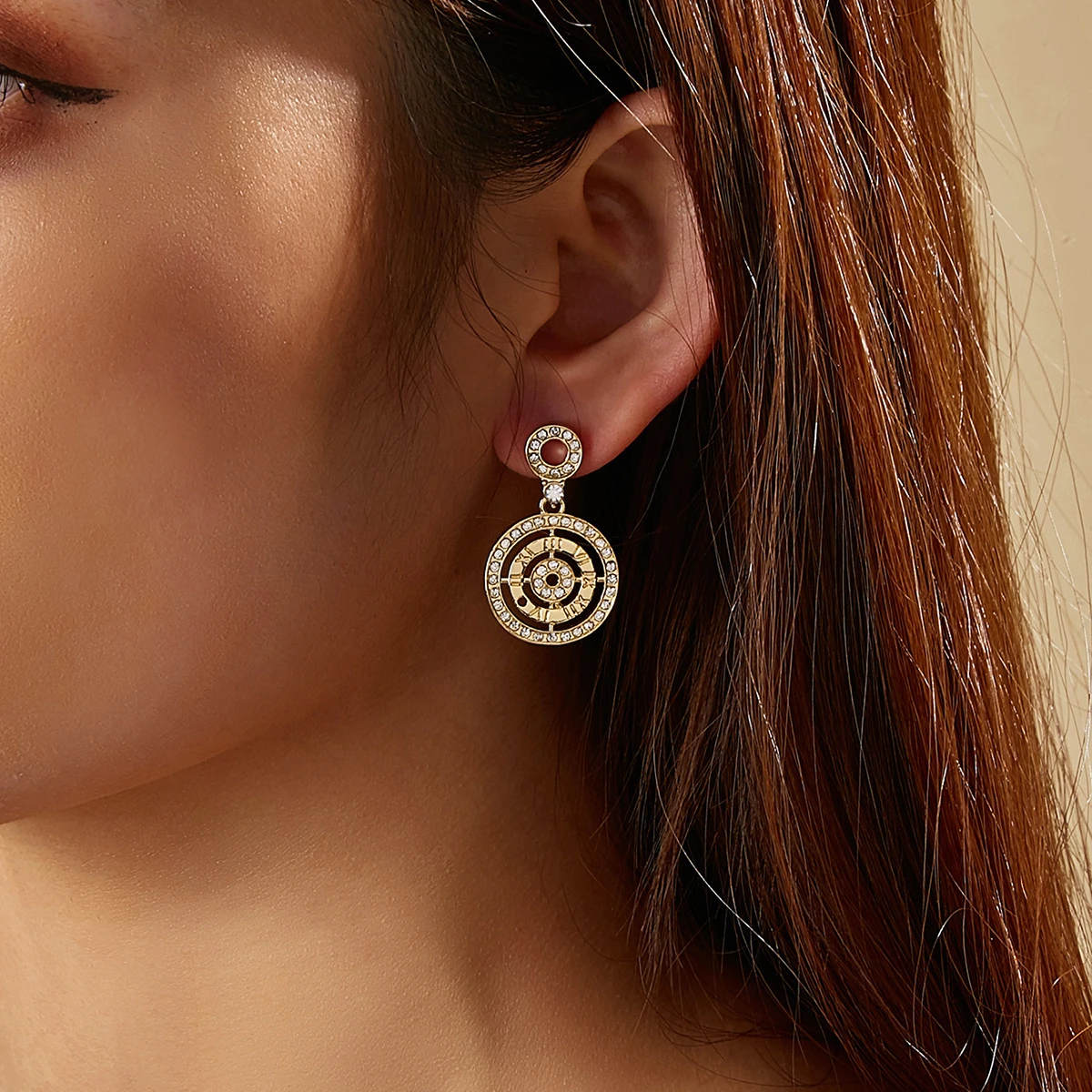 Женские классические серьги-гвоздики с римскими цифрами повседневные