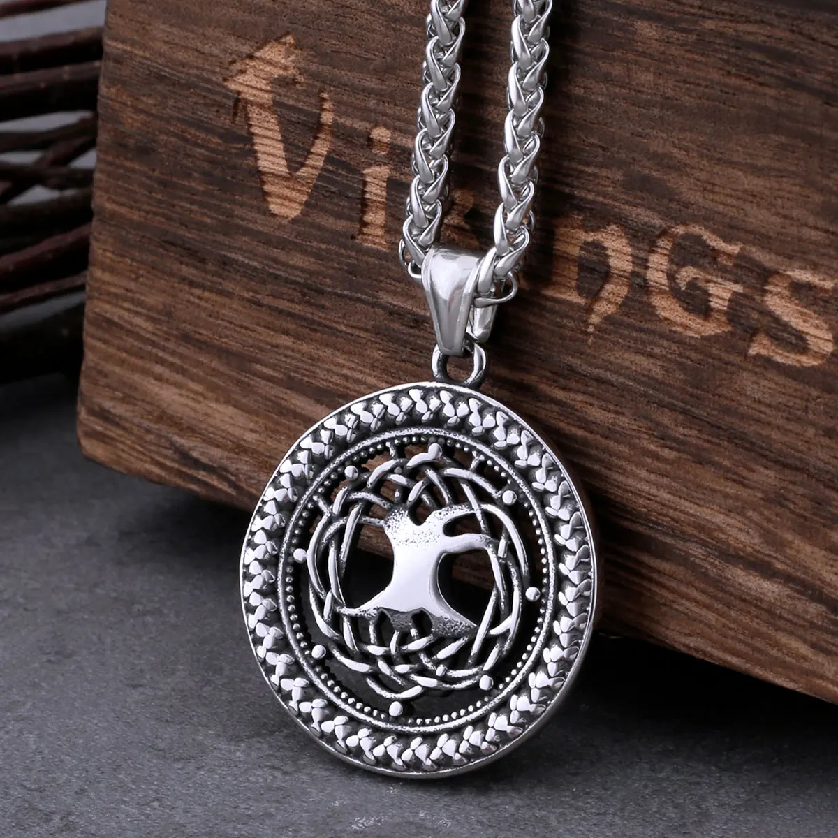 

Vikings Tree of Life Symbol Necklace Stainless Steel Men's Nordic Hip Hop Amulet Pendant Necklace Vintage Charm Jewelry As Gift