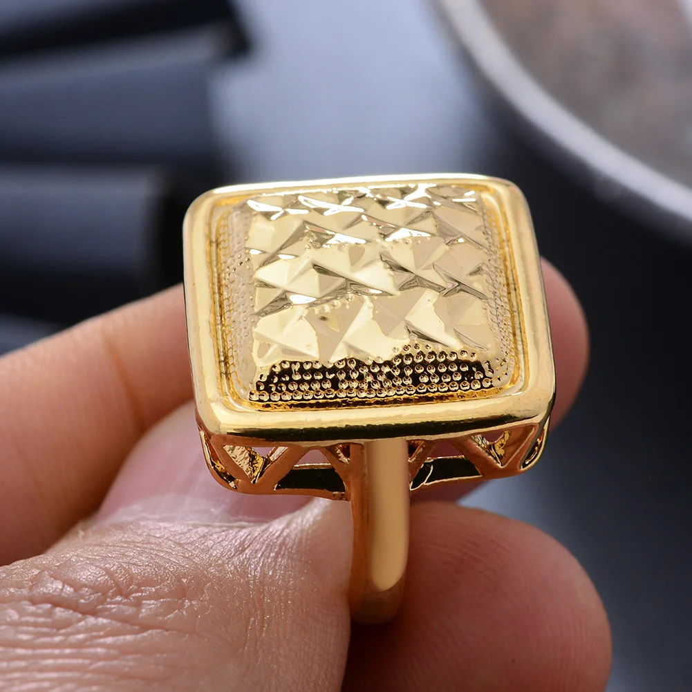 Купить Золотое Крупное Кольцо Из Оаэ