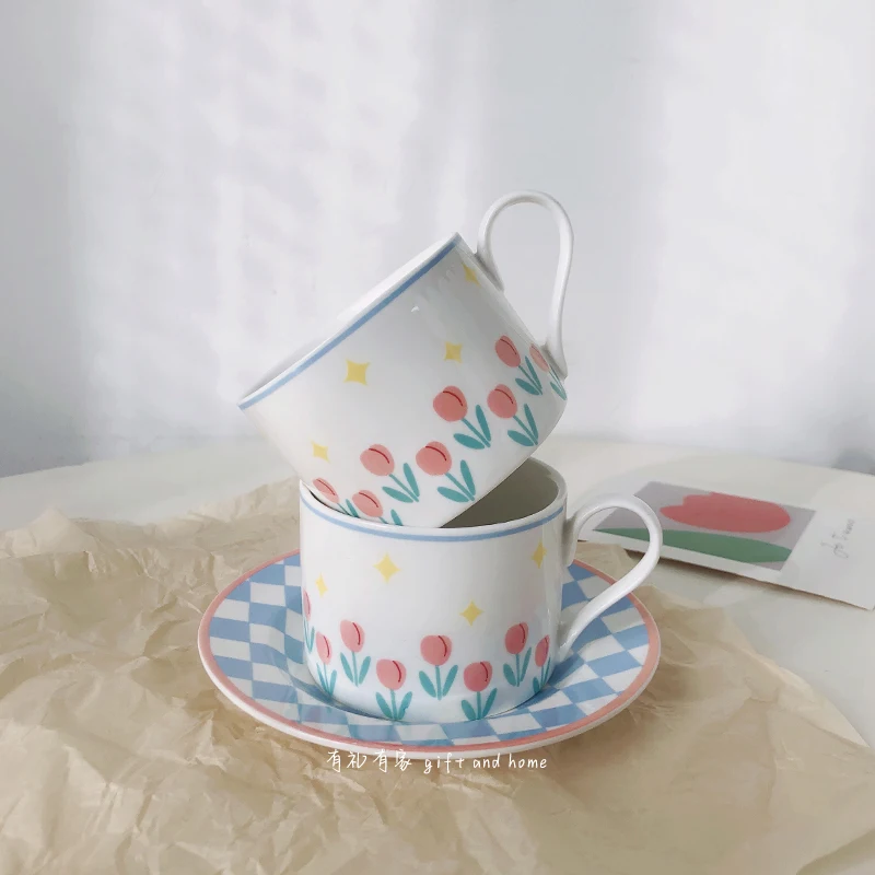 

Кофейная чашка и блюдце с тюльпаном для девочек, набор, французская Ретро керамическая чашка для послеобеденного чая с ручной росписью, под...