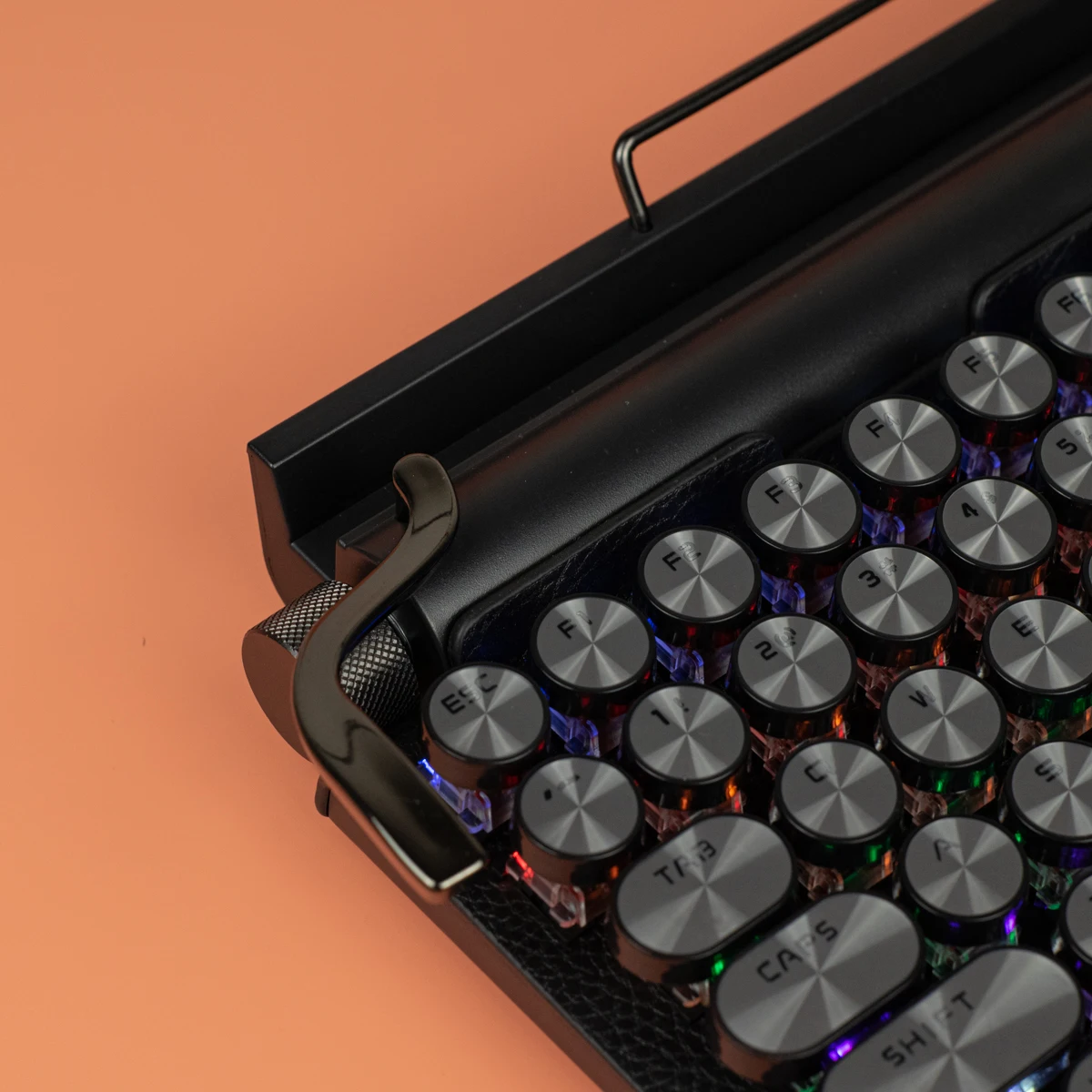 Круглая клавиатура TWK83 в стиле стимпанк