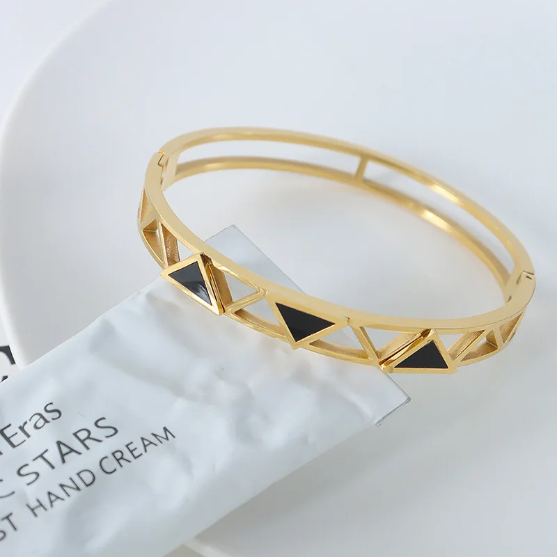 

Gold Bracelet Ins Wind Geometric Elements Triangle Hollow Acrylic Gold Bracelet Stainless Steel Bangles with Charms