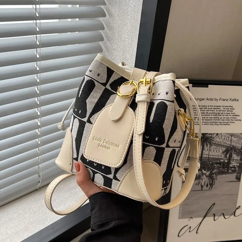 

2023 Summer Canvas Women's Crossbody Bag Water Bucket Bag Cute Rabbit Pattern Contrast Versatile Large Capacity Shoulder Bag
