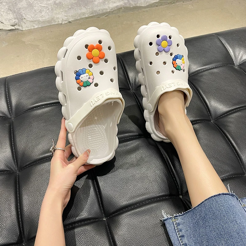 

2022 Summer New Women's Shoes Tide Sun Flower Beach Shoes Two Wear Round Head Anti-collision Hole Shoes Sandals and Slippers