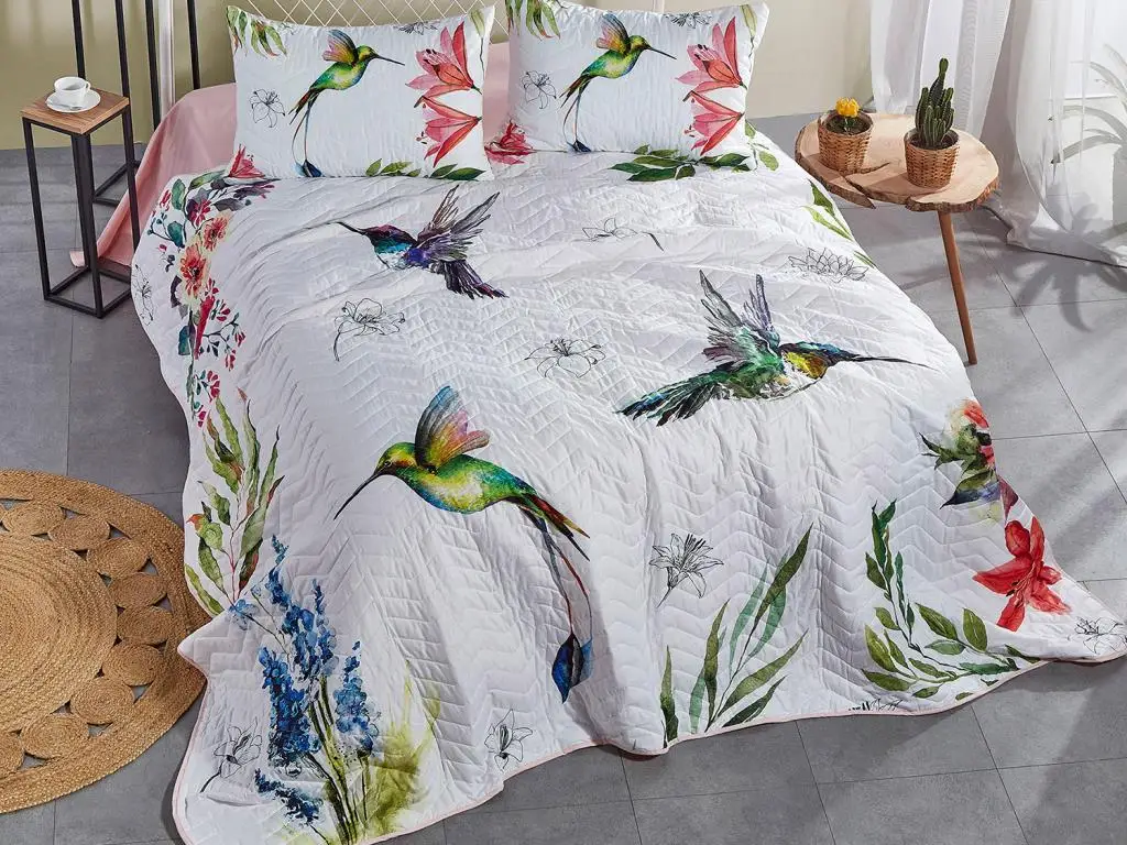 

Стеганая двухместная кровать белого цвета