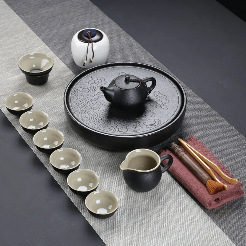

Ceramic Black Tea Set Vintage Portable Travel Kung Fu Tea Table Set with Tray Art Design Loucas Em Porcelana Drinkware DK50TS