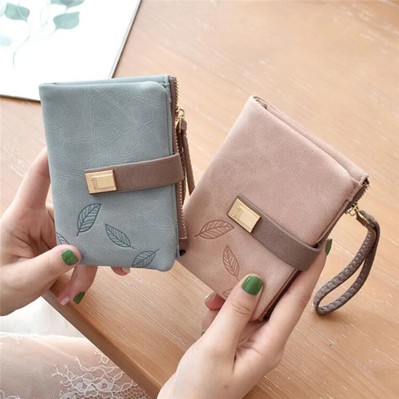 

Маленький кошелек с листьями для женщин, брендовый дамский бумажник из мягкой кожи с ремешком на руку, кредитница, клатч для девушек