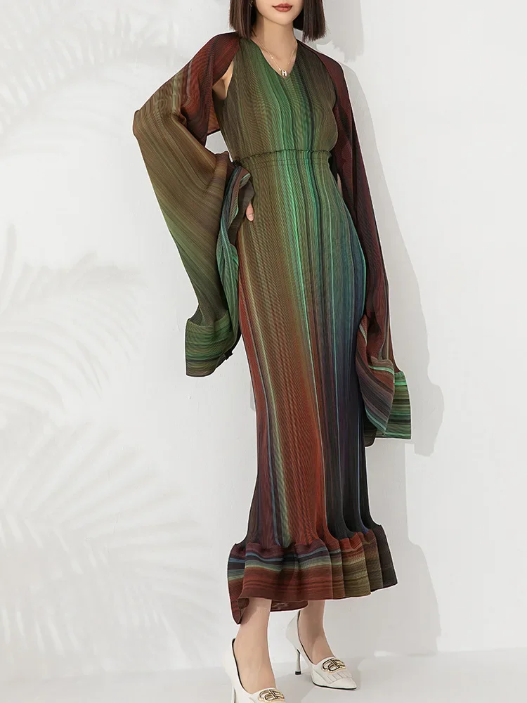 Женское платье с V-образным вырезом длинным рукавом и