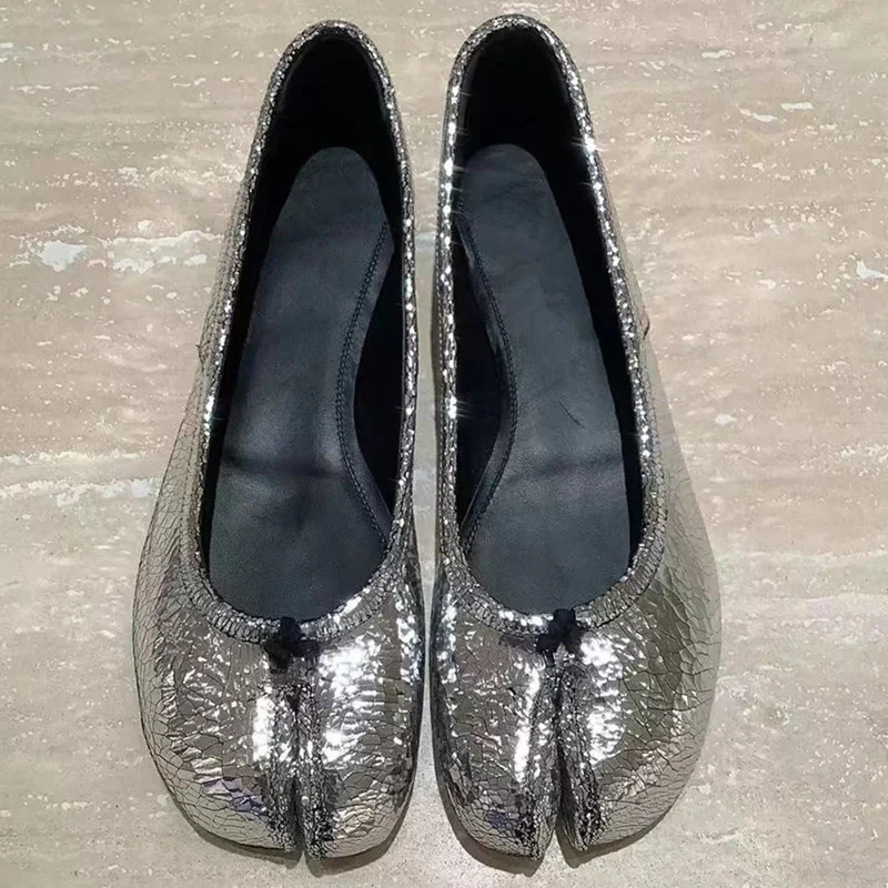 

Women Genuine Leather Tabi Flat Shoes Autumn Split Toe Women Ballet Shoes Fashion Brand Designer Shoes White Ninja Tabi Shoes
