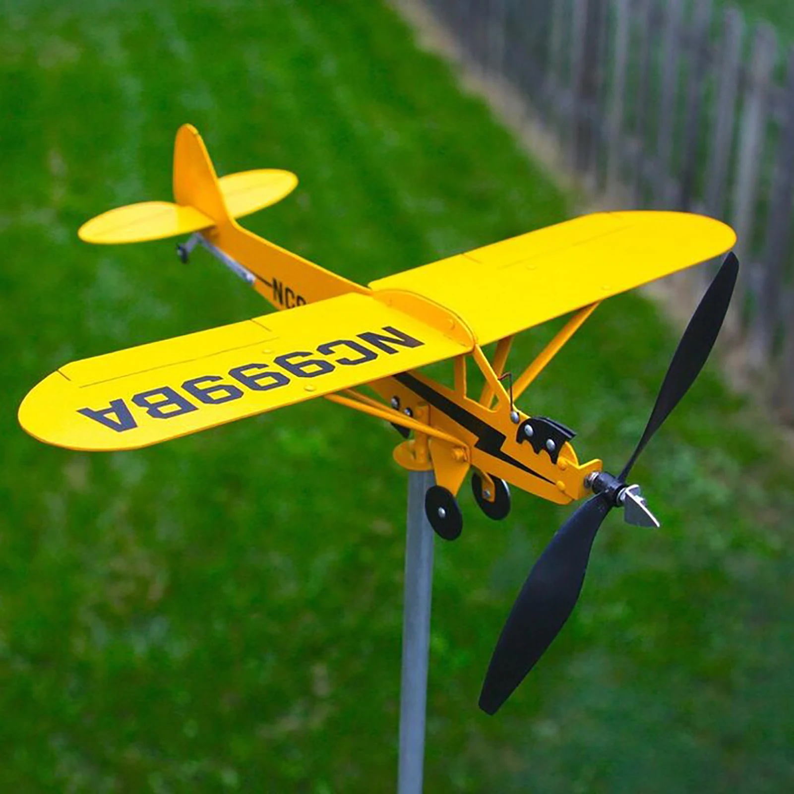 

Garden Decoration Piper J3 Cub Airplane Weathervane Outdoor Garden Aircraft Weather Vane Plug Decor Wind Spinners Roof Plug-in