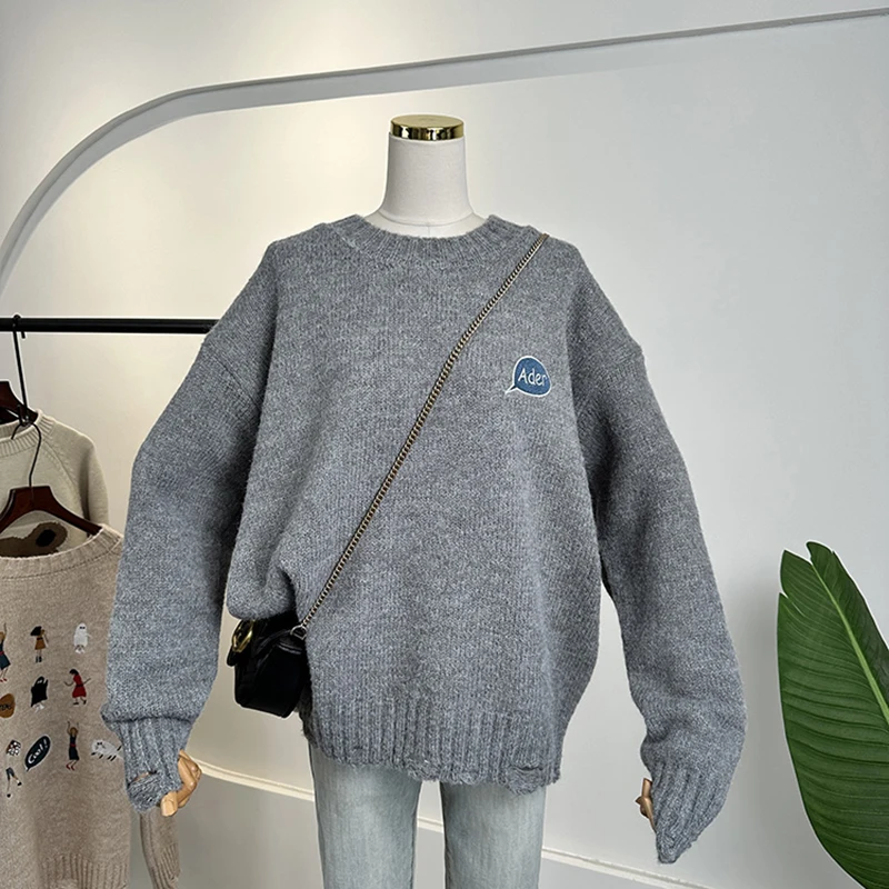 Женский мягкий свитер с вышивкой в американском стиле