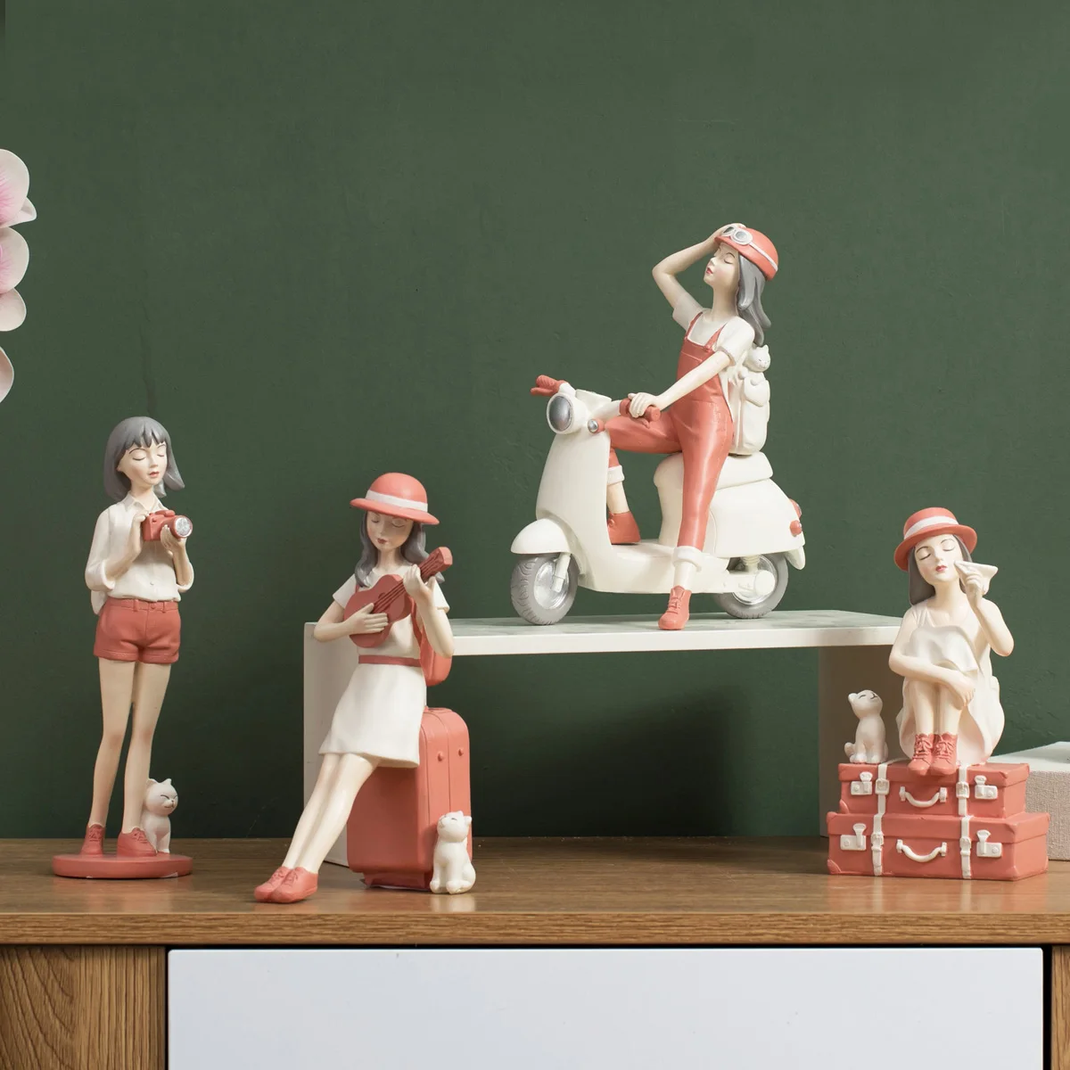 

Freedom Travelling Girl Statues Home Decoration Ornaments Figurines Interior Kawaii Room Decor Desk Accessories Figures