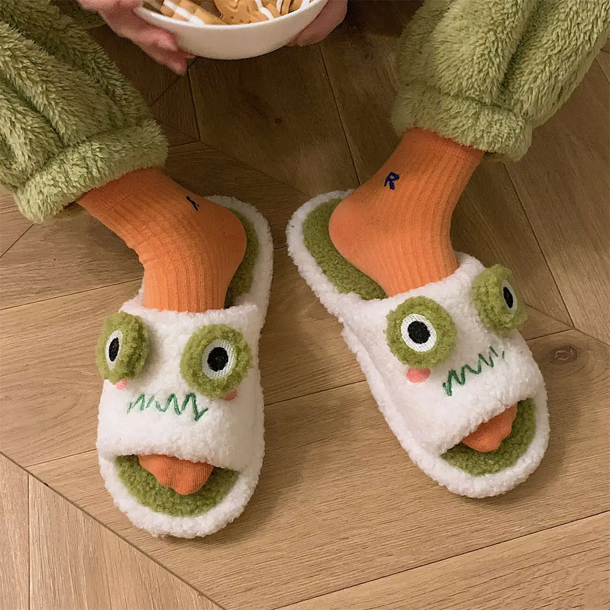 

2022 New Fashion Women's Sandals for Winter Cute Cartoon Animals Patterns Mixed Colors Warm Plush Fabric Couples Indoor Slides