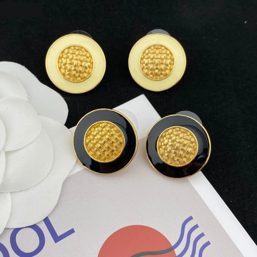 

Женские серьги-гвоздики в сеточку, в интернет-магазине