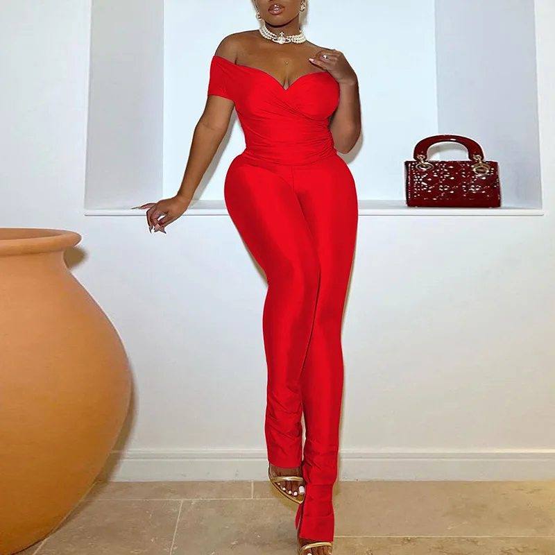 Женский спортивный костюм с глубоким V-образным вырезом и коротким рукавом