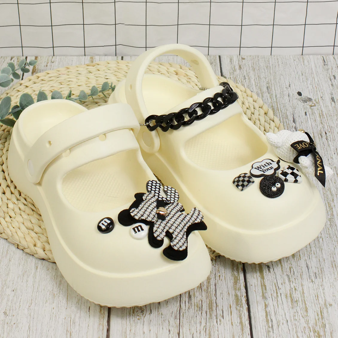 

5CM Platfrom Black And White Bear Cotton Filling Decor Vented Clogs Slides Outdoor Beach Sandals Summer Slippers Women Shoes