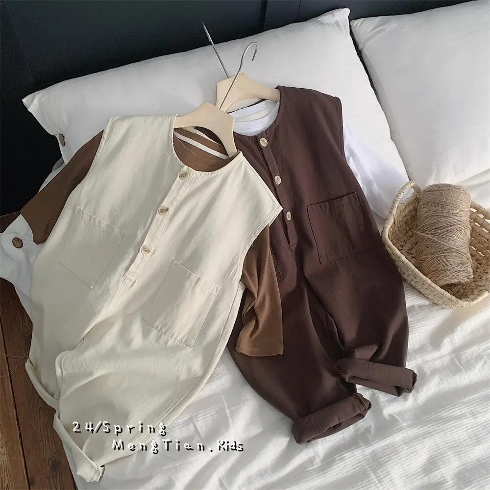 Комбинезон детский однобортный из хлопка без рукавов с карманами