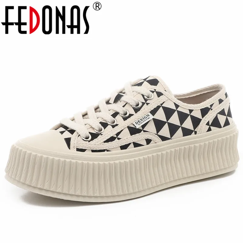 

Женские кроссовки на платформе FEDONAS, повседневные парусиновые кроссовки на шнуровке разных цветов на весну и лето, фирменный дизайн