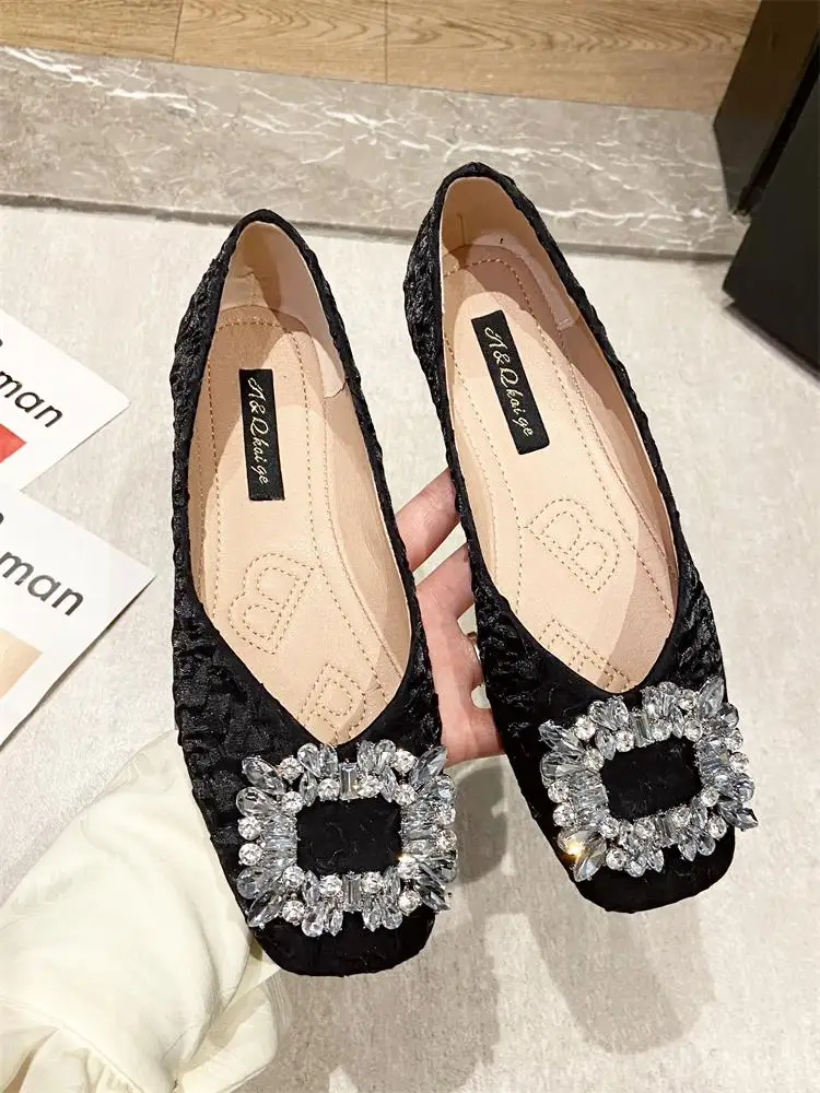 

Shallow Mouth Shoes Woman 2022 Square Toe Casual Female Sneakers Flats Soft Crystal Buckle New Dress Rhinestone Nurse Leisure Ba