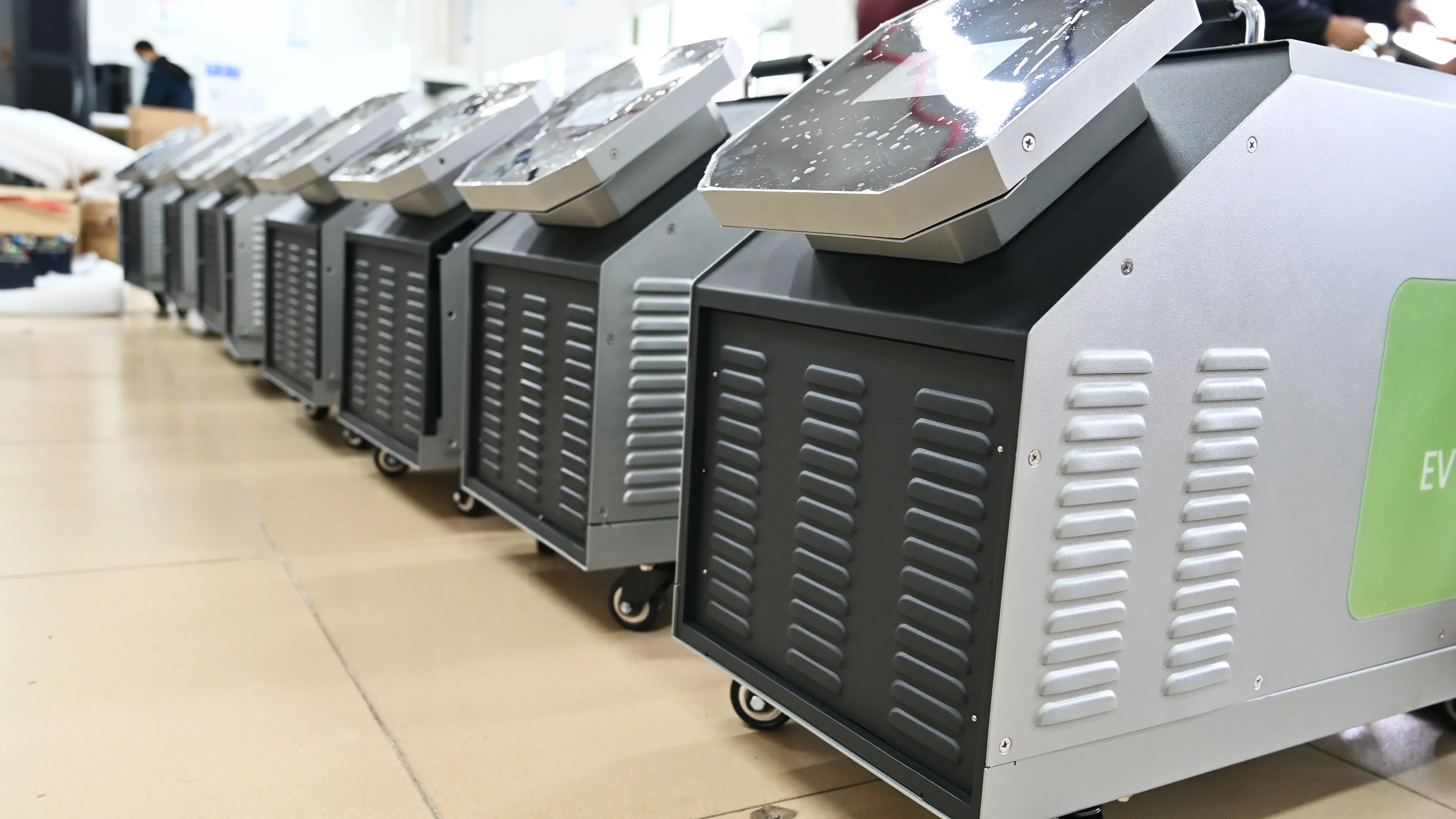 Рисунок 6 - Портативное умное зарядное устройство CCS2 CCS1