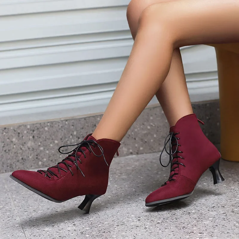 Женские ботильоны из флока с острым носком на шнуровке высоком каблуке