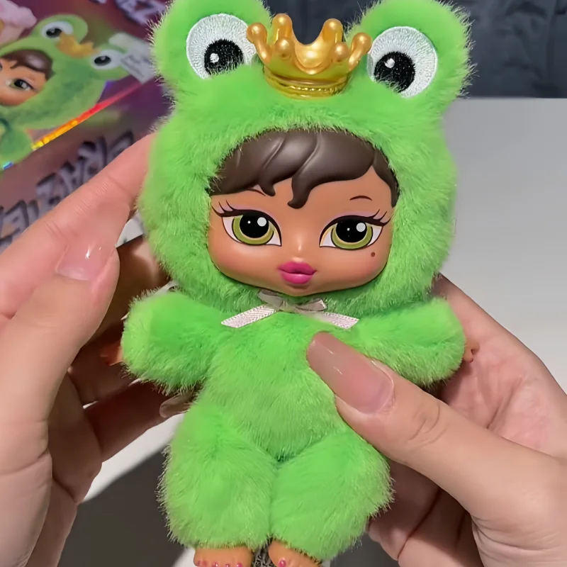 Фото Оригинальные плюшевые куклы Miniverse Bratz Iconz в серии Blind Box: подвеска, брелок, милый кукольный сувенир, коллекционный подарок на день рождения №4