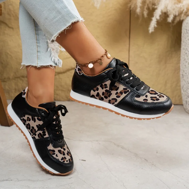 Женская повседневная спортивная обувь с леопардовым принтом на плоской подошве